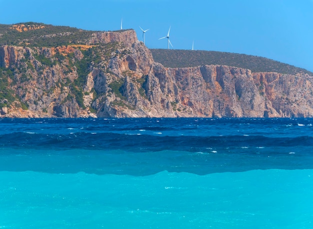 Turbinas de viento en la isla de Evia en Grecia