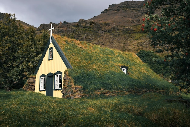 Turf Church en el pueblo islandés de Hof Islandia