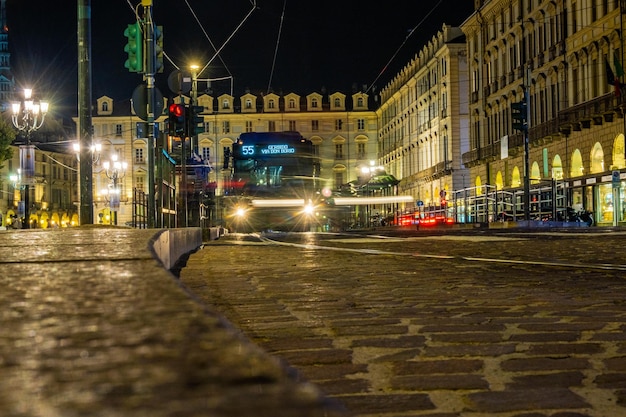 TURIM ITÁLIA 21 de agosto de 2021 Foto de longa exposição da bela cidade de Turim à noite