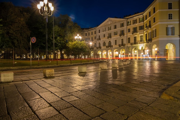 Turin italien 21. august 2021 langzeitbelichtung der schönen stadt turin bei nacht