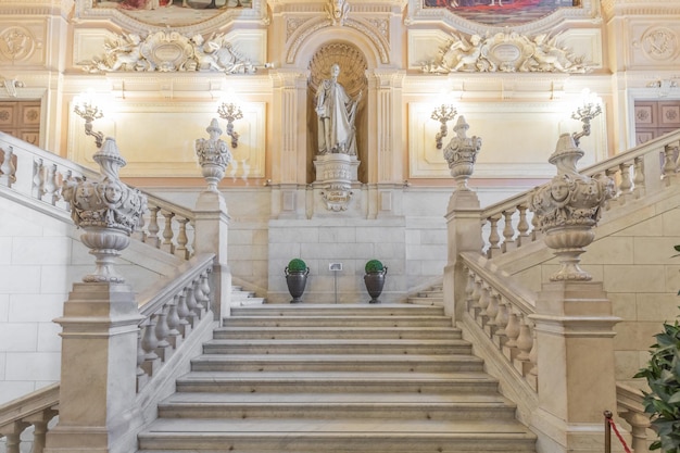 Turin Italien ca. Januar 2022 Royal Palace Eingang luxuriöse elegante Marmortreppe