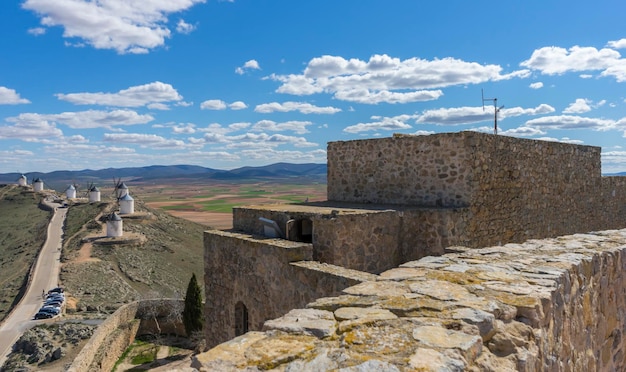 Turismo de verão, cidade de Consuegra na província de Toledo, Espanha