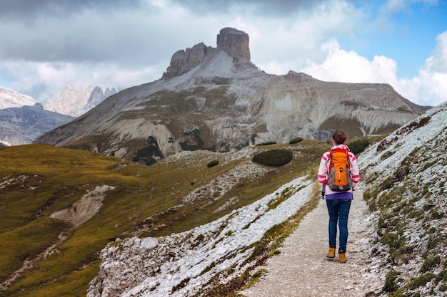 Turista en los Dolomitas