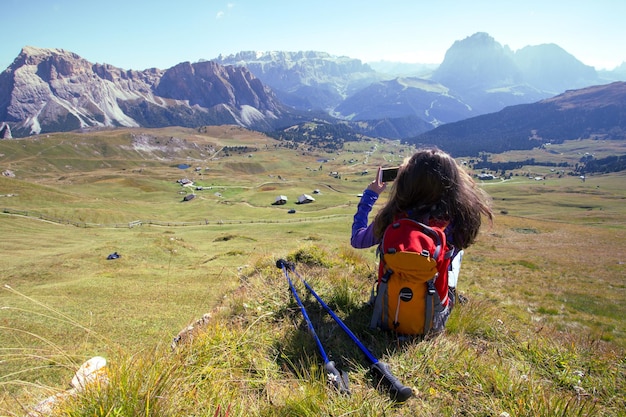 Turista nas Dolomitas