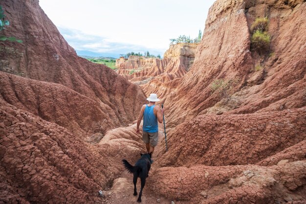 Turista no deserto de Tatacoa