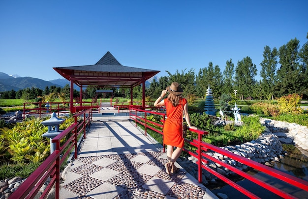 Turista en pagoda japonesa