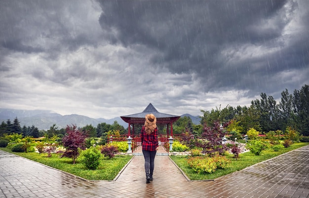 Turista en pagoda japonesa