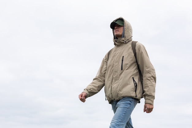 Foto turista en ropa de otoño