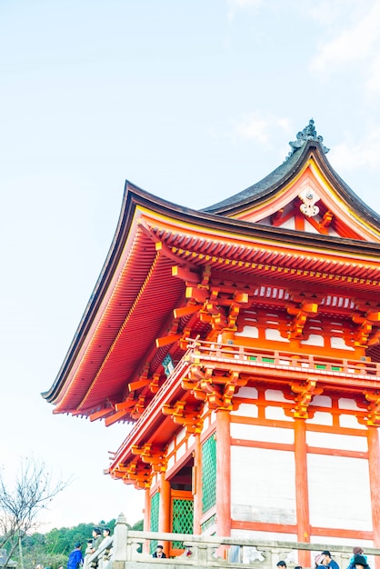 Turista en el templo de Kiyomizu-dera en Kyoto Japón