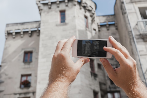 Turista tomando foto de Perigueux, Francia