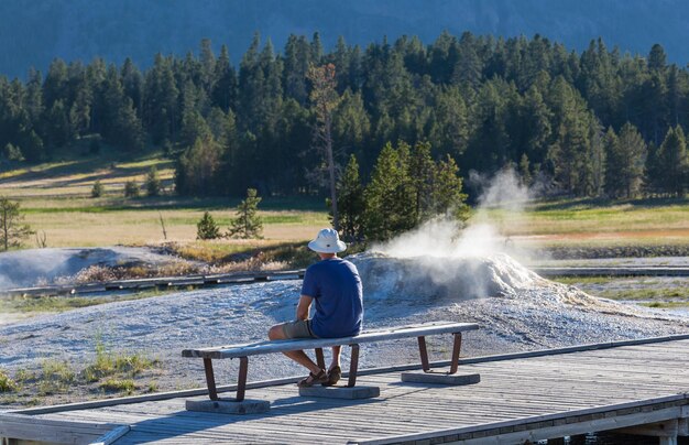 Un turista en Yellowstone