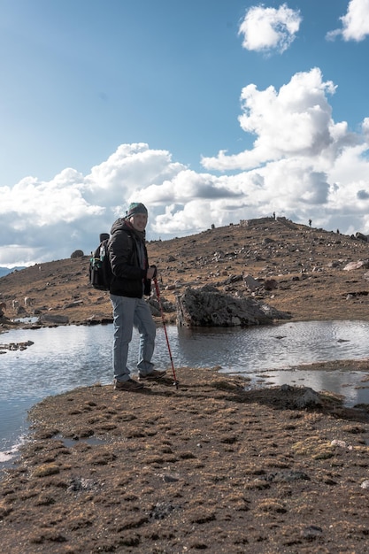 Turistas a caminho da montanha Ausangate na cidade de Cusco