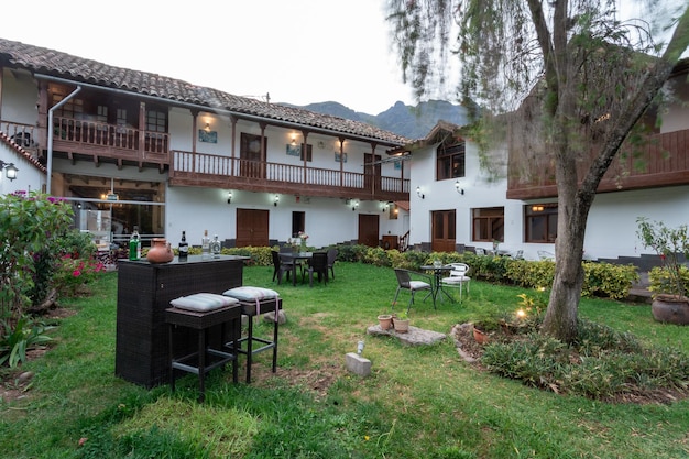 Turistas en un hotel campestre en el Valle Sagrado de los Incas