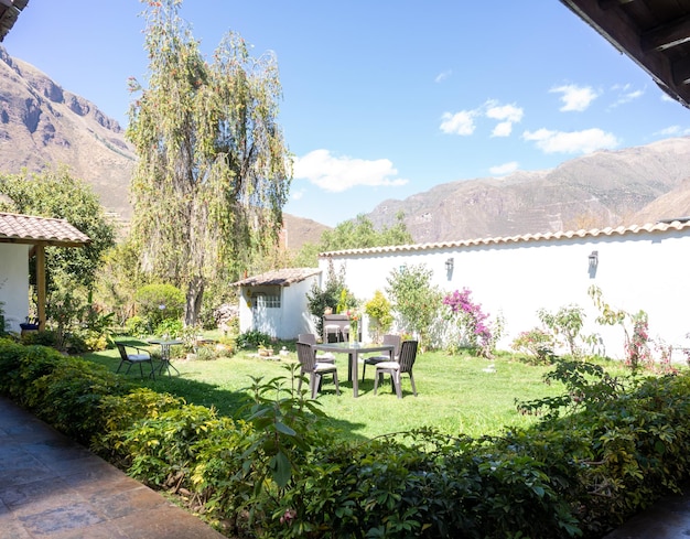 Turistas en un hotel campestre en el Valle Sagrado de los Incas