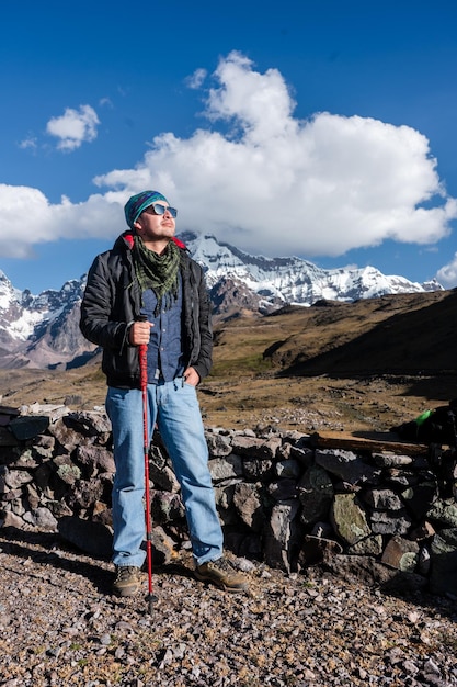 Turistas en el Nevado del Ausangate en la ciudad del Cusco por Yuri Ugarte Cespedes