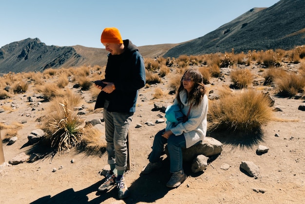 turistas no Parque Nacional de Toluca com lagos dentro da cratera