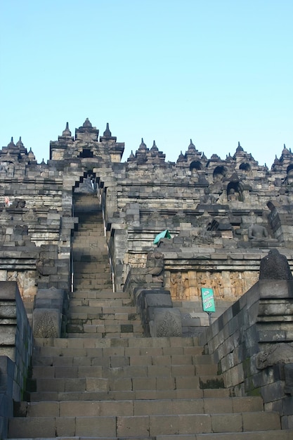 Turistas no templo de Borobudur em Yogyakarta na Indonésia