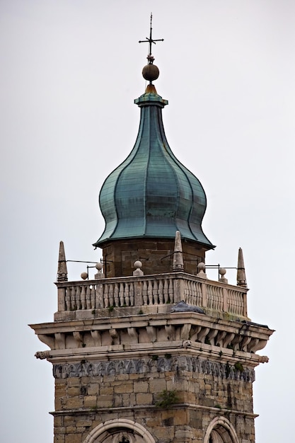 Turm der Basilika Santa Maria Maggiore in der Oberstadt Città Alta in Bergamo, Italien