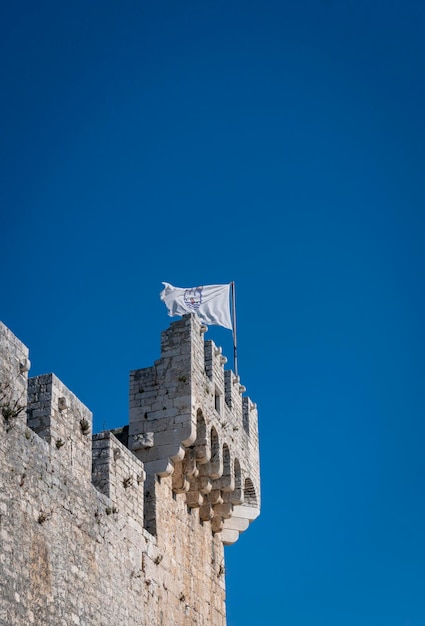 Turm der Burg Kamerlengo in der Altstadt von Trogir, Kroatien