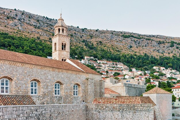 Turm der Dominikanerkirche in der Altstadt von Dubrovnik, Kroatien