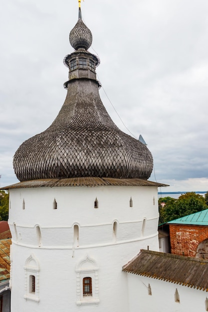 Turm des Rostower Kreml in Russland Goldener Ring Russlands