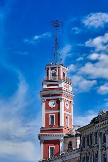 Turm des Stadtratsgebäudes am Newski-Prospekt in St.Petersburg, Russland. Historische Wahrzeichen der Stadt, Duma Tower