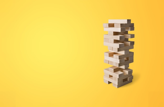 Turmbau aus Holzklötzen, Jenga-Spiel