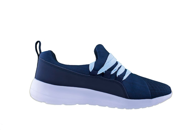 Turnschuhe Sportschuhe Seitenansicht auf weißem Hintergrund Dunkelblauer Schuh mit weißer Sohle und blauen Schnürsenkeln
