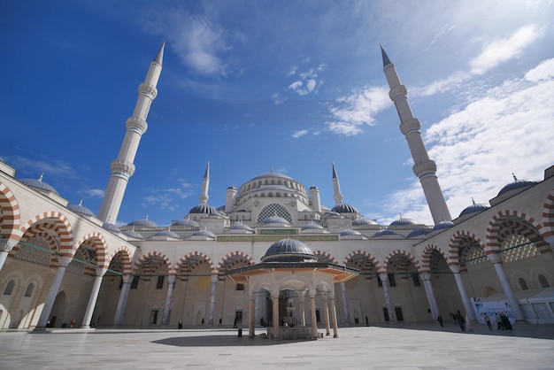 Turquía estambul 12 de enero de 2023 Mezquita Camlica la mezquita más grande de Asia