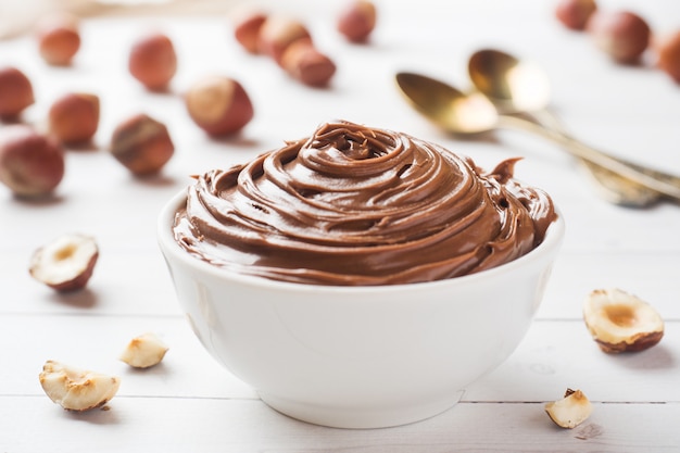 Turrón De Nuez De Chocolate En Un Plato