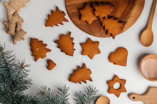 Tutorial passo a passo sobre como fazer biscoitos de gengibre de natal. etapa 13: leve ao forno por cerca de 15 min a 360 graus f ou 180 c