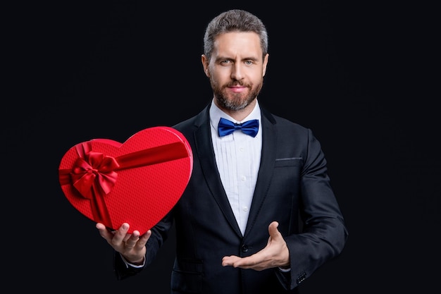 Tuxedo man show propuesta de regalo de san valentín en estudio tuxedo man con propuesta de regalo de san valentín