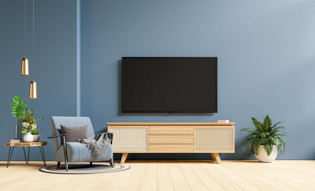 TV e armário na moderna sala de estar com poltrona no fundo da parede de concreto azul escuro