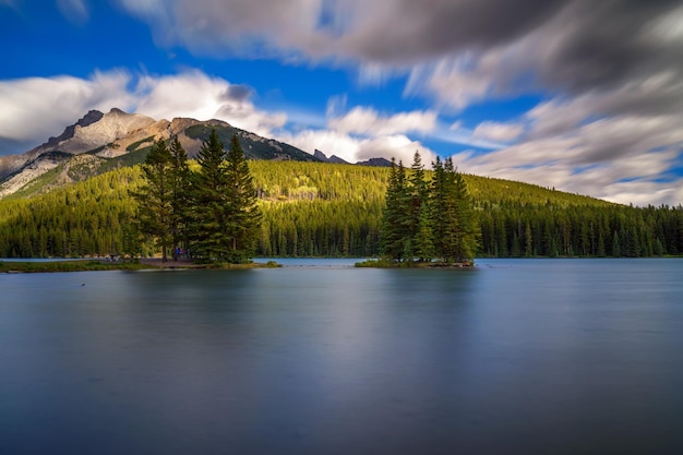 Two Jack Lake im Banff Nationalpark in Kanada