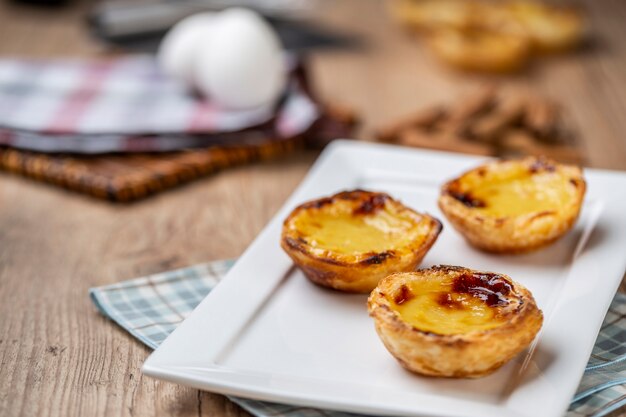 Typische portugiesische Puddingkuchen. traditionelles portugiesisches Gebäck.