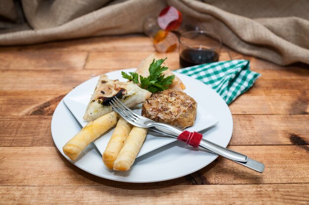 Typisches Essen und frischer Marokkaner