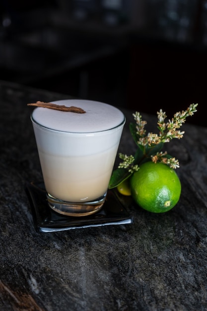 Typisches Getränk aus Peru, Pisco Sour.