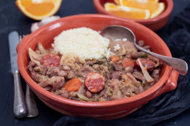 Typisches portugiesisches Gericht Feijoada Transmontana