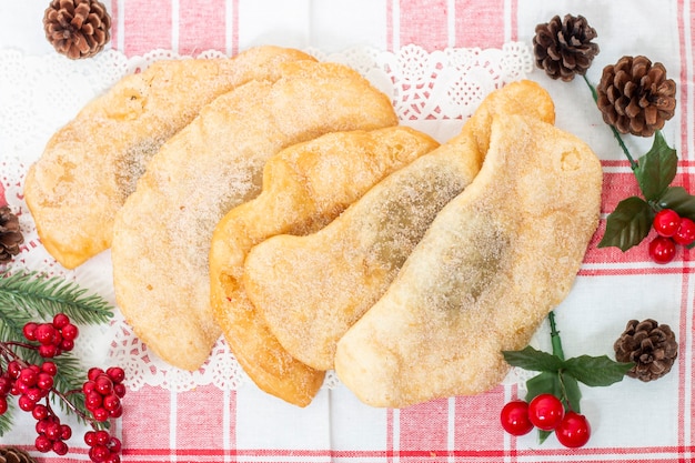 Typisches portugiesisches Kichererbsen- oder Süßkartoffelgebäck zur Weihnachtszeit.