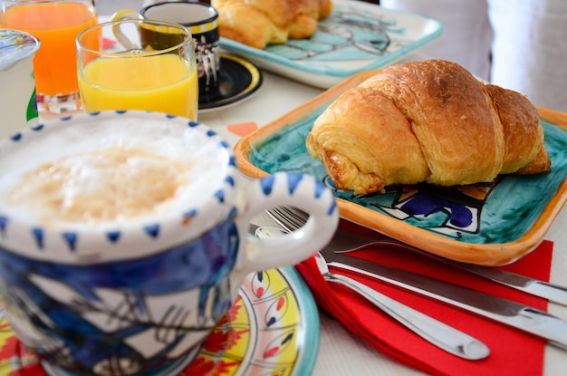 Foto typisches vollständiges italienisches frühstück