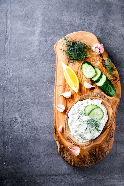 Tzatziki Traditionelle griechische Sauce mit Zutaten