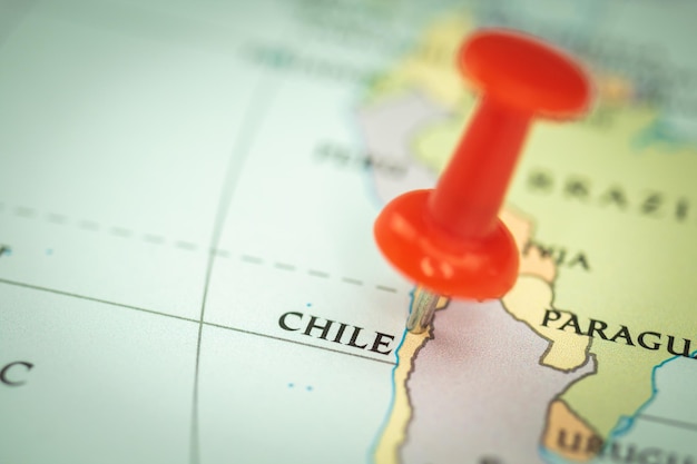 Ubicación Chile chincheta roja en el marcador de mapa de viaje y concepto de viaje y turismo de primer plano América del Sur