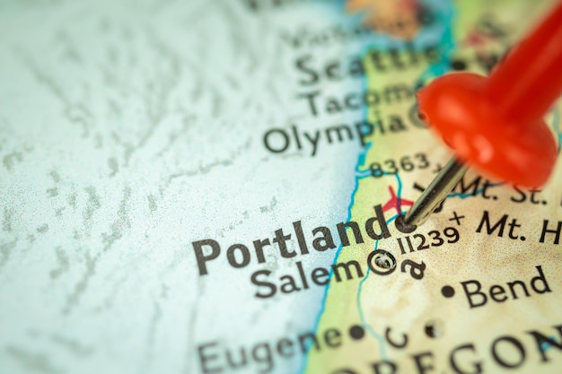 Ubicación de la ciudad de Portland en el mapa de Oregón con alfiler rojo que señala el primer plano EE.UU. Estados Unidos de América