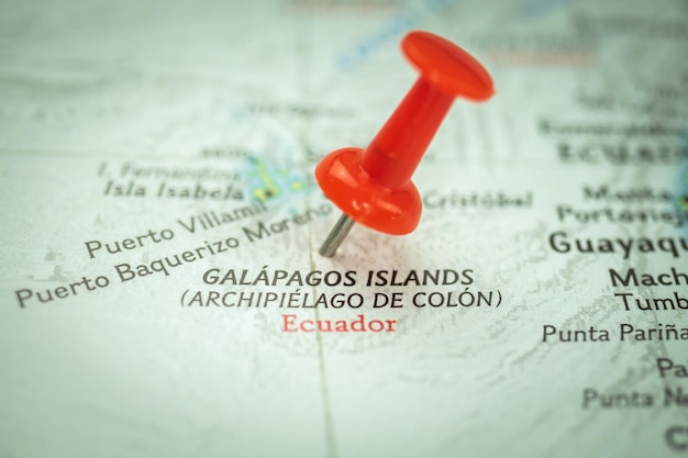 Ubicación Islas Galápagos chincheta roja en el marcador de mapa de viaje y concepto de viaje y turismo de primer plano América del Sur