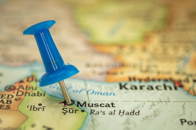 Ubicación Muscat en Omán mapa de viaje con marcador de punto de alfiler closeup concepto de viaje de Asia