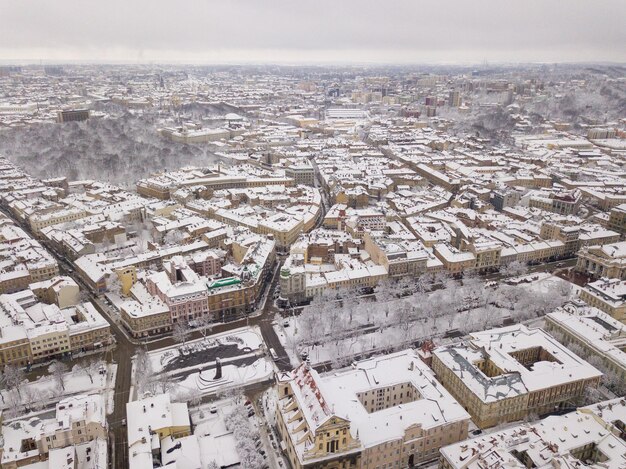 Ucrania Lviv ciudad centro arquitectura antigua drone foto vista de pájaro en invierno
