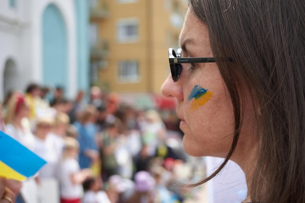 Ucranianos na europa demonstração ucraniana contra a guerra apoio da ucrânia