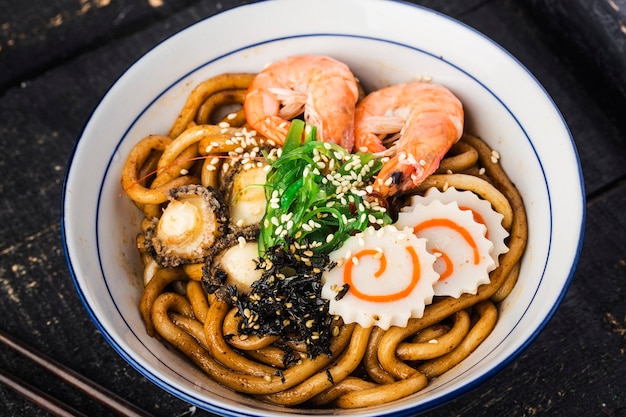 Udon ramen de frutos do mar