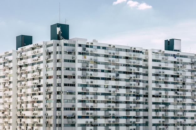 Foto Überfüllter apartmentturm in der modernen innenstadt der stadt metro arme menschen zu hause leben in hoher dichte gebäude lebensstil