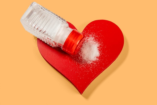 überschüssiges Salz im Herzen, Formen des Organs mit einem Salzstreuer